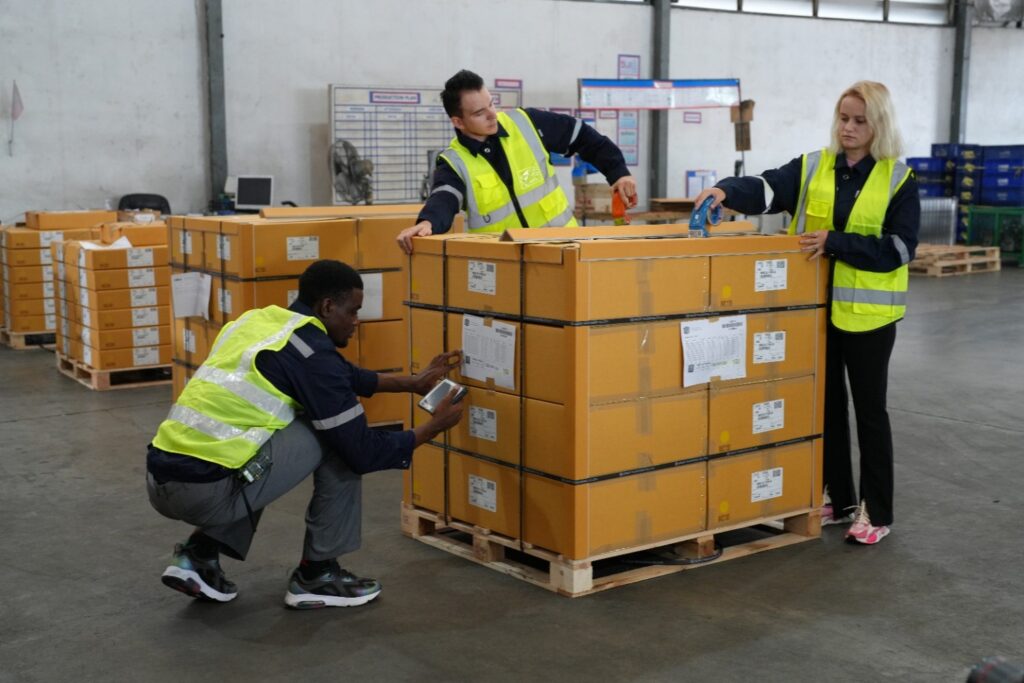 warehouse-worker-in-the-modern-distribution-wareho-2026-01-07-07-27-02-utc (1)